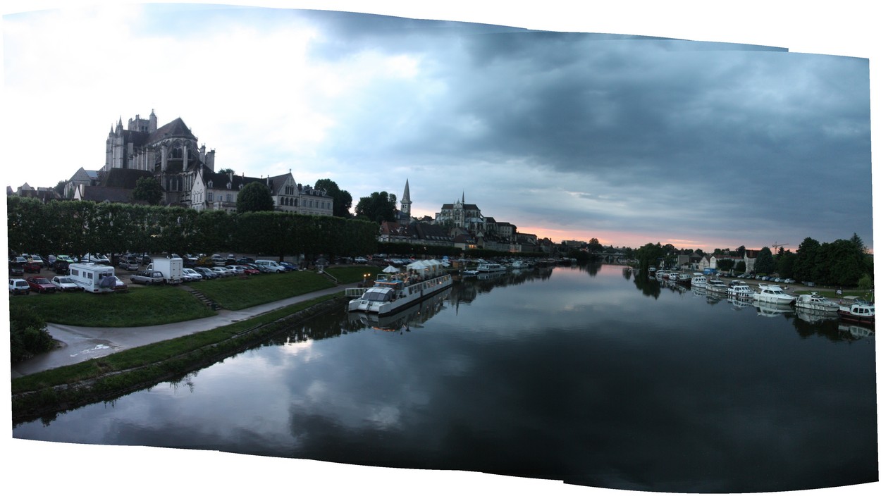 Auxerre bei Nacht 