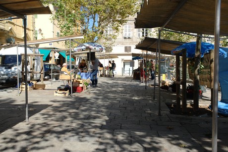 markt-in-bastia