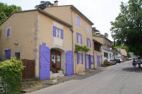 bonnieux