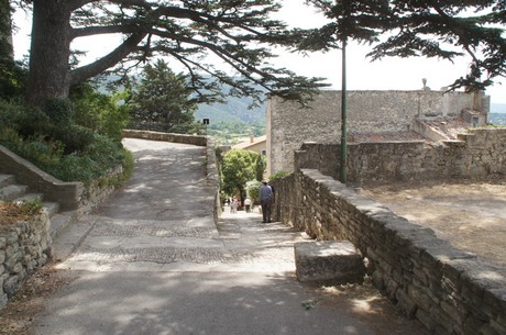 bonnieux