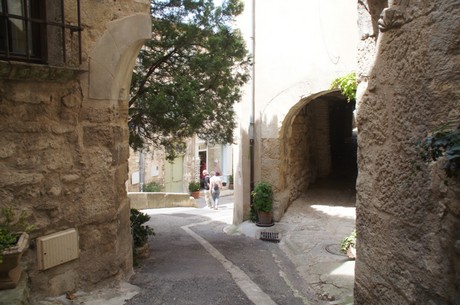 bonnieux