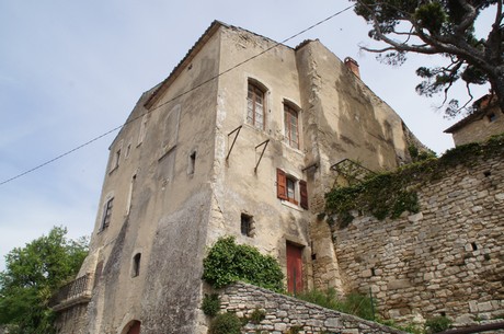 bonnieux