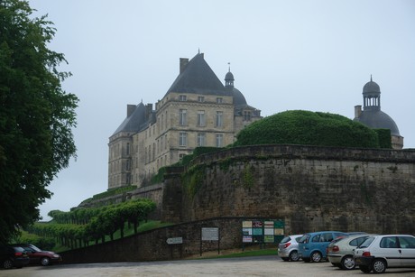 chateau-hautefort