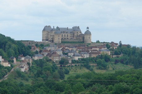 chateau-hautefort