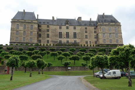 chateau-hautefort