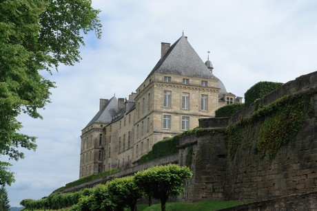 chateau-hautefort