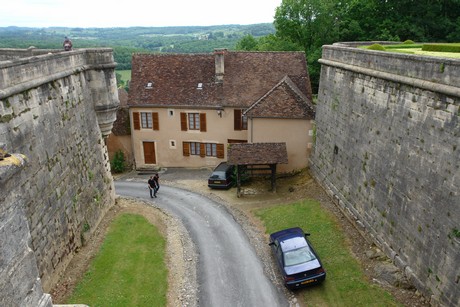 chateau-hautefort