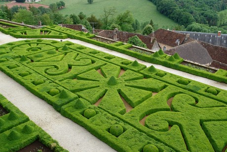 chateau-hautefort