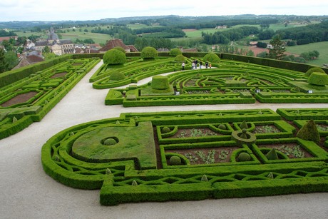 chateau-hautefort