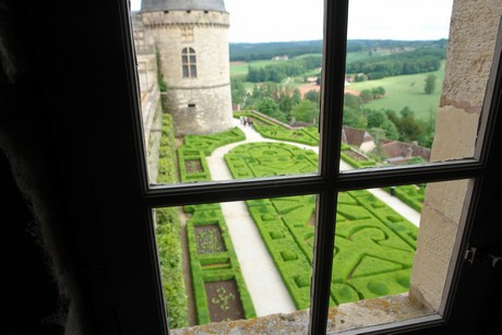 chateau-hautefort