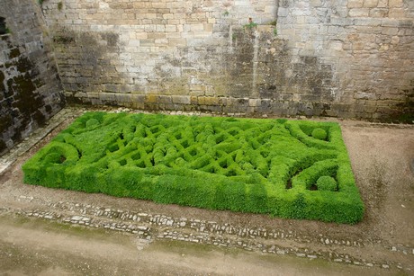 chateau-hautefort