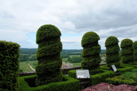 chateau-hautefort