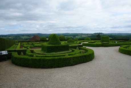 chateau-hautefort