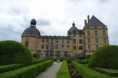 chateau-hautefort