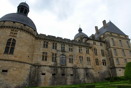 chateau-hautefort