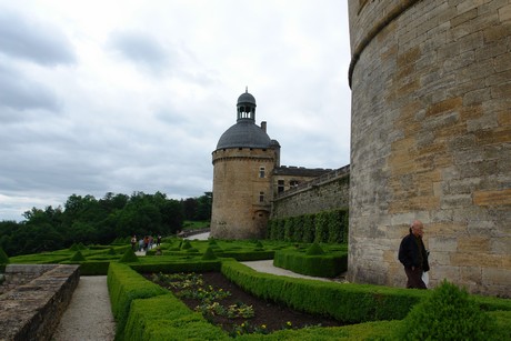 chateau-hautefort