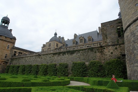 chateau-hautefort