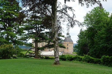 chateau-hautefort