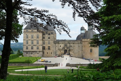 chateau-hautefort