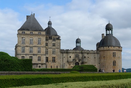 chateau-hautefort