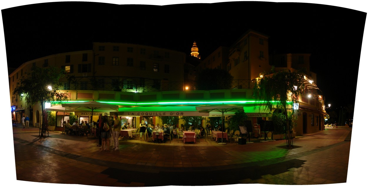 Menton bei Nacht