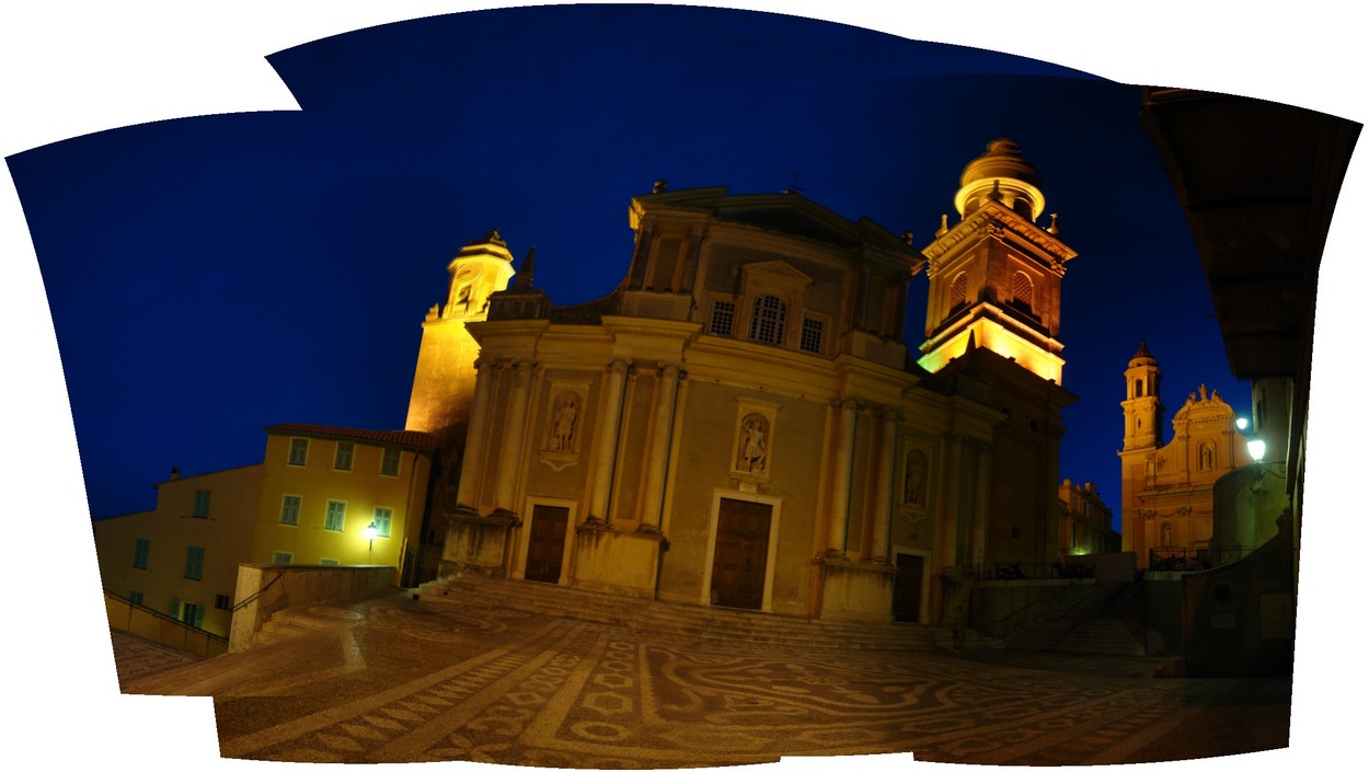 Menton bei Nacht