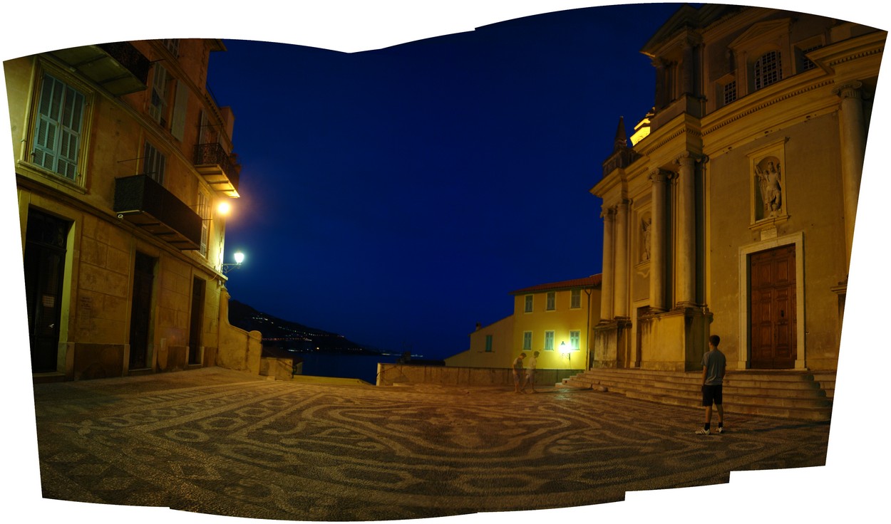 Menton bei Nacht