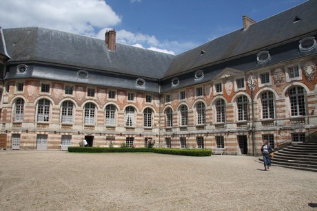 chateau-saint-fargeau