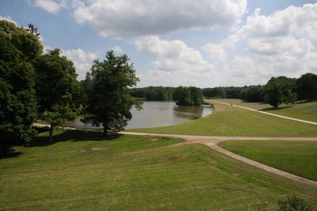 chateau-saint-fargeau-garten