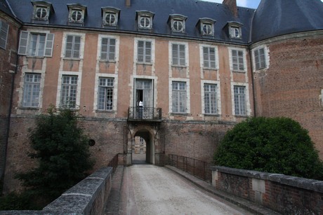 chateau-saint-fargeau-garten