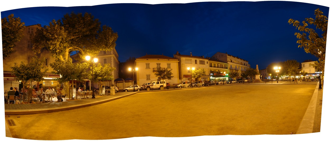 Saint Florent bei Nacht