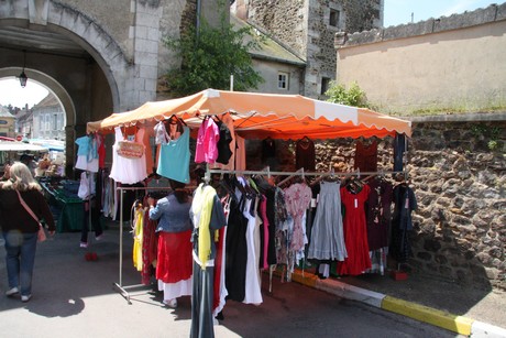 saint-sauveur-en-puisaye-markt