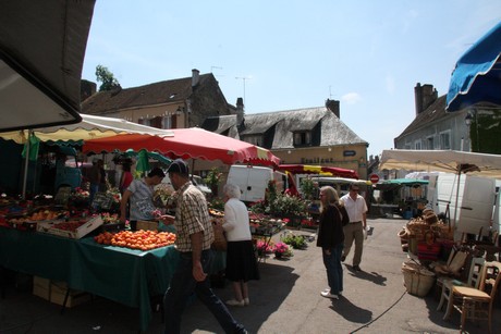 saint-sauveur-en-puisaye-markt