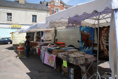 saint-sauveur-en-puisaye-markt