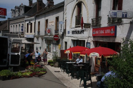 saint-sauveur-en-puisaye-markt