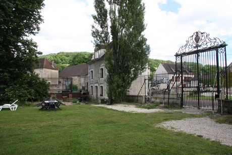 chateau-de-serrigny